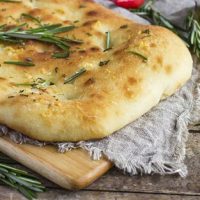 focaccia ajo romero